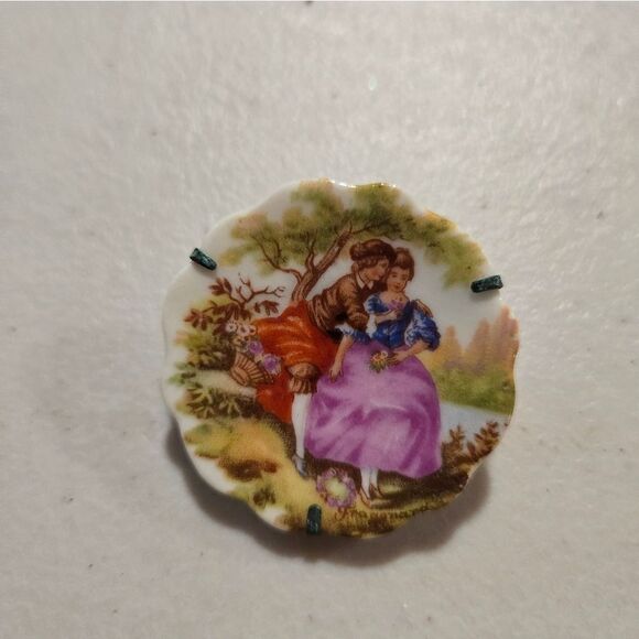 Vintage 1940's Courting Couple Limoges Brooch France - Picture 6 of 6